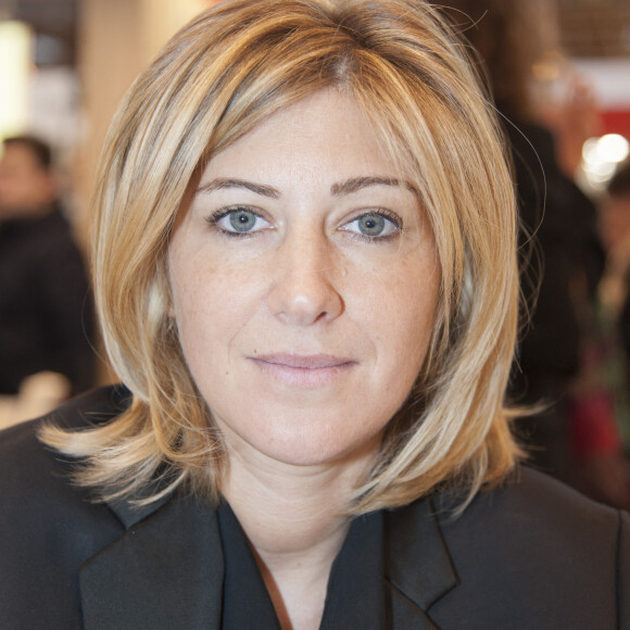 Amanda Sthers pour "Les promesses" - Le "33ème Salon du Livre" au parc des expositions de la porte de Versailles à Paris, le 20 mars 2016. © Perusseau/Bestimage 