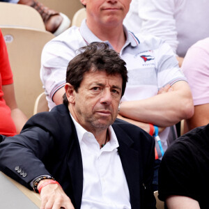 Patrick Bruel et son fils Léon - Célébrités dans les tribunes des internationaux de France de Roland Garros à Paris le 31 mai 2022. © Cyril Moreau - Dominique Jacovides/Bestimage 