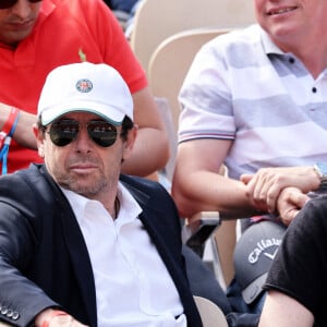 Patrick Bruel et son fils Léon - Célébrités dans les tribunes des internationaux de France de Roland Garros à Paris le 31 mai 2022. © Cyril Moreau - Dominique Jacovides/Bestimage 