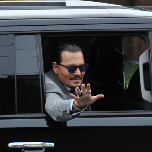 Johnny Depp à la sortie du tribunal de Fairfax, le 26 mai 2022. 
