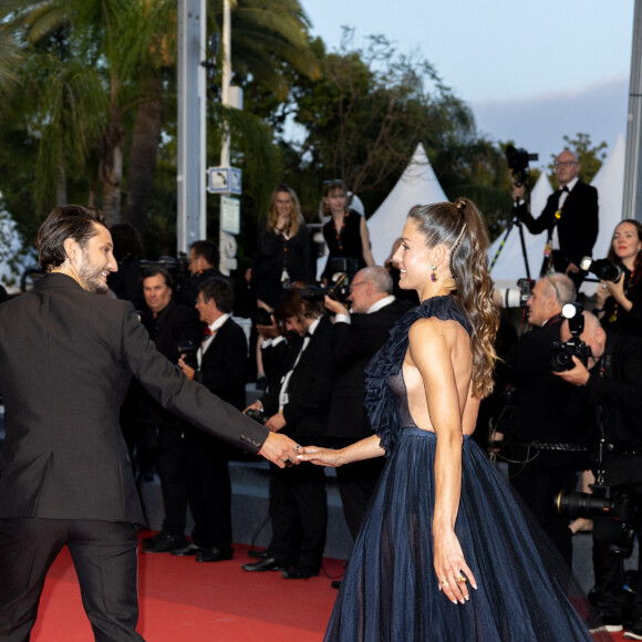 Pierre Niney et sa femme Natasha Andrews - Montée des marches du film " Mascarade " lors du 75ème Festival International du Film de Cannes. Le 27 mai 2022 © Olivier Borde / Bestimage 
