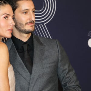 Pierre Niney (habillé en Dior Homme et montre Montblanc) et sa compagne Natasha Andrews (habillée en Dior et bijoux Van Cleef & Arpels) - Photocall de la 47ème édition de la cérémonie des César à l'Olympia à Paris, le 25 février 2022. © Borde-Jacovides/Bestimage 