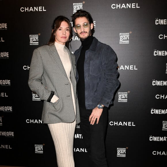Pierre Niney et sa femme Natasha Andrew - Avant première du film "Amants" lors de la soirée d'ouverture de la rétrospective Nicole Garcia à la cinémathèque française à Paris le 15 novembre 2021. © Veeren/Bestimage