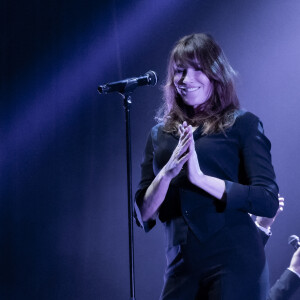 Exclusif - Carla Bruni-Sarkozy - XVème gala pour la Fondation Recherche Alzheimer à l'Olympia à Paris le 14 mars 2022. Sous la direction artistique de P. Souchon, des grands noms de la chanson française se mobilisent autour d'un concert sur le thème "2 générations chantent pour la 3ème". L'intégralité des bénéfices de cette soirée servira à financer la recherche sur la maladie d'Alzheimer. © Jack Tribeca/Bestimage