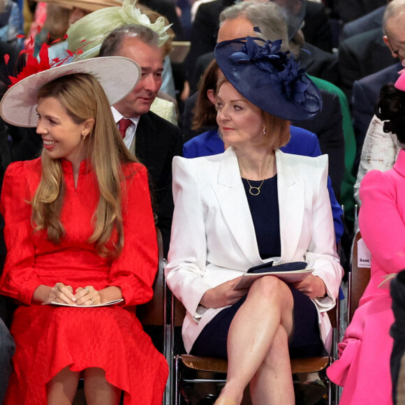 Le Premier ministre Boris Johnson, sa femme Carrie et Liz Truss, Secrétaire d'Etat aux Affaires étrangères - Les membres de la famille royale et les invités lors de la messe célébrée à la cathédrale Saint-Paul de Londres, dans le cadre du jubilé de platine (70 ans de règne) de la reine Elisabeth II d'Angleterre. Londres, le 3 juin 2022. 