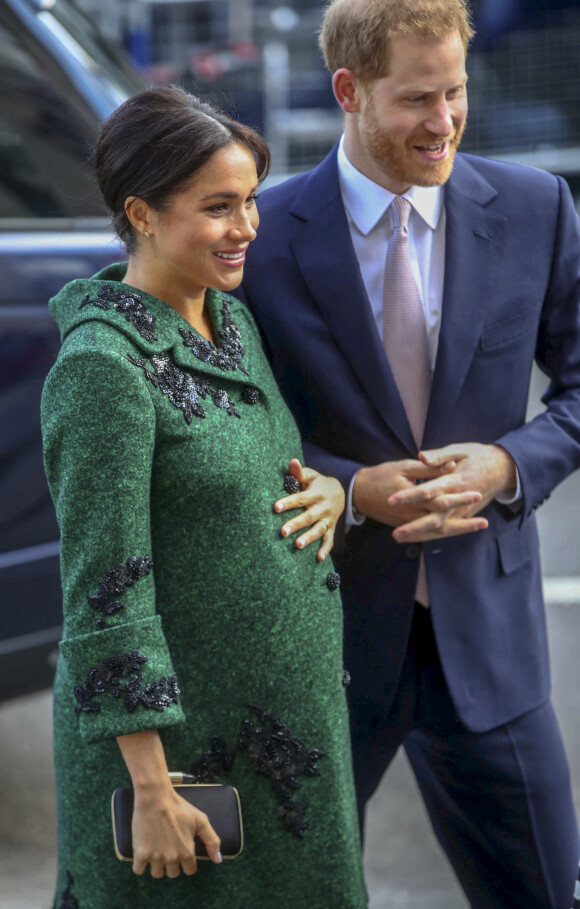 Meghan Markle la duchesse de Sussex enceinte et le prince Harry, duc de Sussex, assistent à une activité jeunesse le Jour du Commonwealth à la Maison du Canada le 11 mars 2019 à Londres 