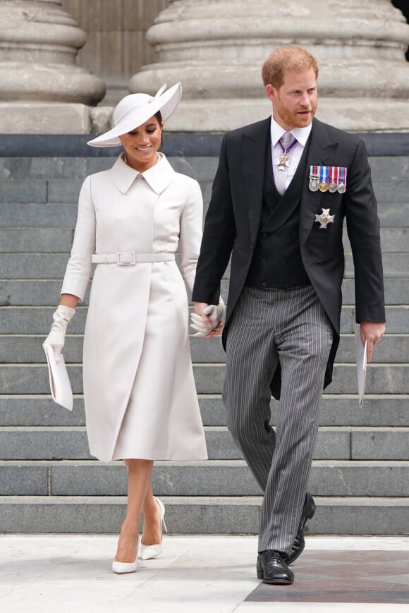 Le prince Harry, duc de Sussex, et Meghan Markle, duchesse de Sussex - Les membres de la famille royale et les invités à la sortie de la messe du jubilé, célébrée à la cathédrale Saint-Paul de Londres, Royaume Uni, le 3 juin 2022. © Avalon/Panoramic/Bestimage 