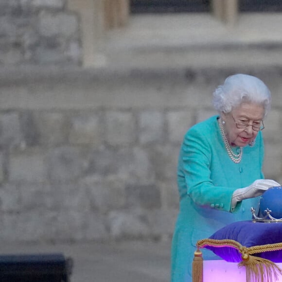 La reine Elisabeth II d'Angleterre au château de Windsor pour le lancement des illuminations de plus de 3500 lumières à travers le pays pour honorer son règne de 70 ans, son jubilé de platine. Le 2 juin 2022 