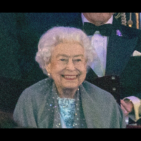 Le reine Elisabeth II d'Angleterre assiste au spectacle de son jubilé "The Queen's platinum jubilee celebration lors du Windsor Horse Show à Windsor le 15 mai 2022. 