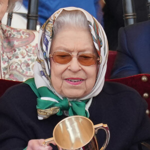 La reine Elisabeth II d'Angleterre assiste au "Royal Windsor Horse Show" à Windsor en présence du prince Edward, duc de Kent, et de sa femme, Sophie Rhys-Jones, comtesse de Wessex, Royaume Uni, le 13 mai 2022. 