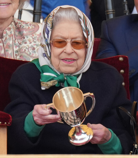 La reine Elisabeth II d'Angleterre assiste au "Royal Windsor Horse Show" à Windsor en présence du prince Edward, duc de Kent, et de sa femme, Sophie Rhys-Jones, comtesse de Wessex, Royaume Uni, le 13 mai 2022. 