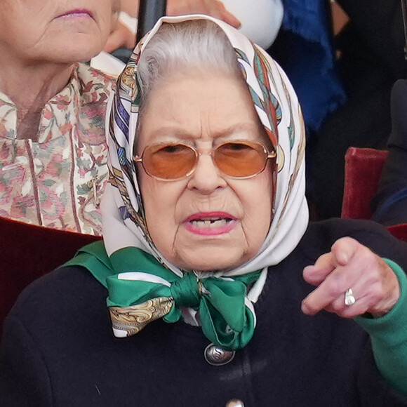 La reine Elisabeth II d'Angleterre assiste au "Royal Windsor Horse Show" à Windsor en présence du prince Edward, duc de Kent, et de sa femme, Sophie Rhys-Jones, comtesse de Wessex, Royaume Uni, le 13 mai 2022. 