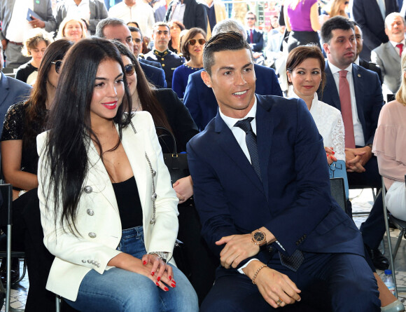 Cristiano Ronaldo et sa famille à l'aéroport de Madère rebaptisé le 29 mars 2017. Cérémonie d'attribution du nom Cristiano Ronaldo à l'aéroport international de Madère, sa mère Maria Dolores dos Santos Aveiro, sa compagne Georgina Rodriguez et ses enfants sont présents. 