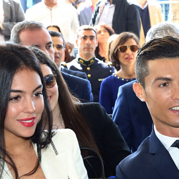 Cristiano Ronaldo et sa famille à l'aéroport de Madère rebaptisé le 29 mars 2017. Cérémonie d'attribution du nom Cristiano Ronaldo à l'aéroport international de Madère, sa mère Maria Dolores dos Santos Aveiro, sa compagne Georgina Rodriguez et ses enfants sont présents. 