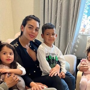 Cristiano Ronaldo, Georgina Rodriguez, Cristiano Jr, Alana, Eva, Mateo et Bella Esmeralda
