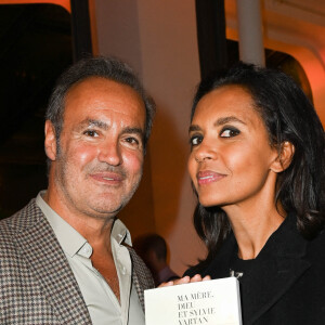 Roland Perez et Karine Le Marchand - Soirée de lancement du premier livre de R. Perez "Ma mère, Dieu et Sylvie Vartan" aux éditions Les Escales dans les salons Hoche à Paris le 29 septembre 2021. © Coadic Guirec/Bestimage 