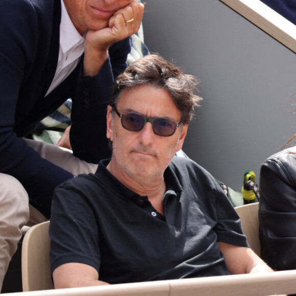 Charlotte Gainsbourg, son compagnon Yvan Attal dans les tribunes lors des Internationaux de France de Tennis de Roland Garros 2022. Paris, le 5 juin 2022. © Dominique Jacovides/Bestimage 