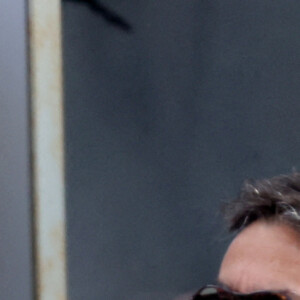 Charlotte Gainsbourg, son compagnon Yvan Attal dans les tribunes lors des Internationaux de France de Tennis de Roland Garros 2022. Paris, le 5 juin 2022. © Dominique Jacovides/Bestimage 