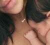 L'actrice de la série "You" Shay Mitchell avec sa fille, le 5 juin 2022 sur Instagram.