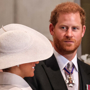 Le prince Harry, duc de Sussex et Meghan Markle, duchesse de Sussex - Les membres de la famille royale et les invités lors de la messe célébrée à la cathédrale Saint-Paul de Londres, dans le cadre du jubilé de platine (70 ans de règne) de la reine Elisabeth II d'Angleterre. Londres. 