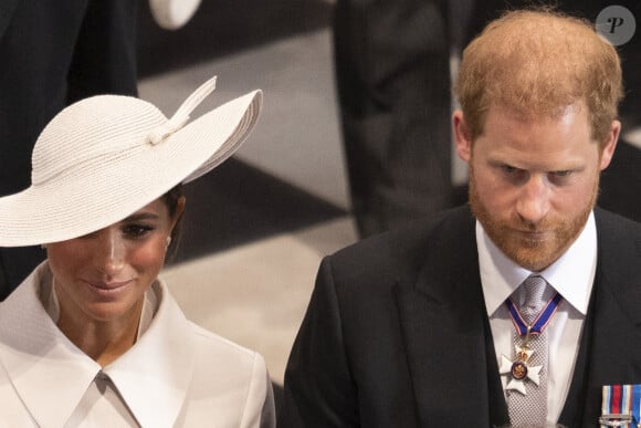 Le prince Harry, duc de Sussex, et Meghan Markle, duchesse de Sussex - Les membres de la famille royale et les invités lors de la messe célébrée à la cathédrale Saint-Paul de Londres, dans le cadre du jubilé de platine (70 ans de règne) de la reine Elisabeth II d'Angleterre. Londres, le 3 juin 2022. 