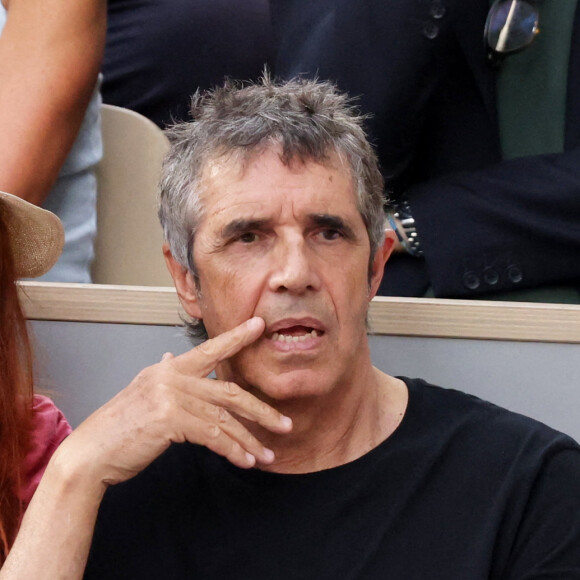 Julien Clerc avec sa femme Hélène Grémillon en tribune (jour 14) lors des Internationaux de France de Tennis de Roland Garros 2022 à Paris, France, le 4 juin 2022. © Dominique Jacovides/Bestimage 