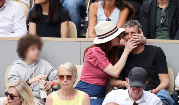 Julien Clerc avec sa femme Hélène Grémillon en tribune (jour 14) lors des Internationaux de France de Tennis de Roland Garros 2022 à Paris, France, le 4 juin 2022. © Dominique Jacovides/Bestimage 