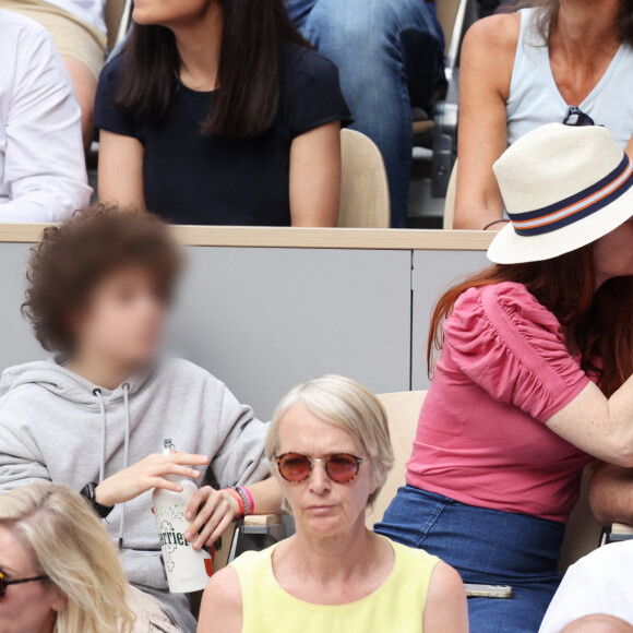 Julien Clerc avec sa femme Hélène Grémillon en tribune (jour 14) lors des Internationaux de France de Tennis de Roland Garros 2022 à Paris, France, le 4 juin 2022. © Dominique Jacovides/Bestimage 