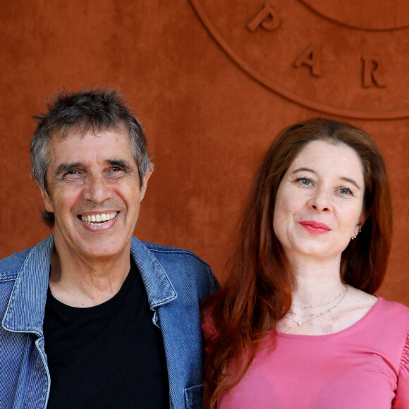 Julien Clerc avec sa femme Hélène Grémillon au village (jour 14) lors des Internationaux de France de Tennis de Roland Garros 2022 à Paris, France, le 4 juin 2022. © Dominique Jacovides/Bestimage 