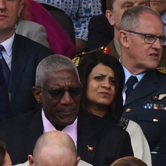 Kate Catherine Middleton, duchesse de Cambridge, le prince Louis, la princesse Charlotte, Mike Tindall, Mia Tindall - La famille royale d'Angleterre lors de la parade devant le palais de Buckingham, à l'occasion du jubilé de la reine d'Angleterre. le 5 juin 2022