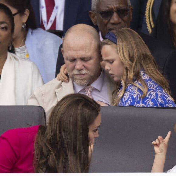 Catherine (Kate) Middleton, duchesse de Cambridge, Le prince Louis de Cambridge, Mike Tindall, Mia Grace Tindall - Jubilé de platine de la reine Elisabeth II d'Angleterre à Bukingham Palace à Londres, le 5 juin 2022. 