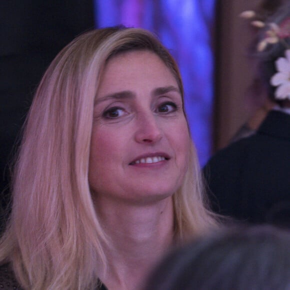 Exclusif - Julie Gayet, marraine de la soirée de gala au profit de la lutte contre le cancer du sein organisée par l'association Courir pour elles au château de Chapeau Cornu, le 08 octobre 2021, à Vignieu dans l'Isère, France. © Sandrine Thesillat / Panoramic / Bestimage