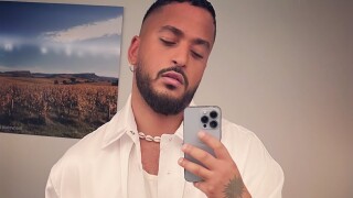 Slimane donne le bain à son bébé en coulisses... 10 minutes avant son concert avec Vitaa [PHOTO] !