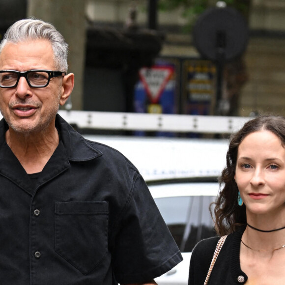 Jeff Goldblum et sa femme Emilie Livingston quittent le studio de Global Radio à Londres, le 26 mai 2022.