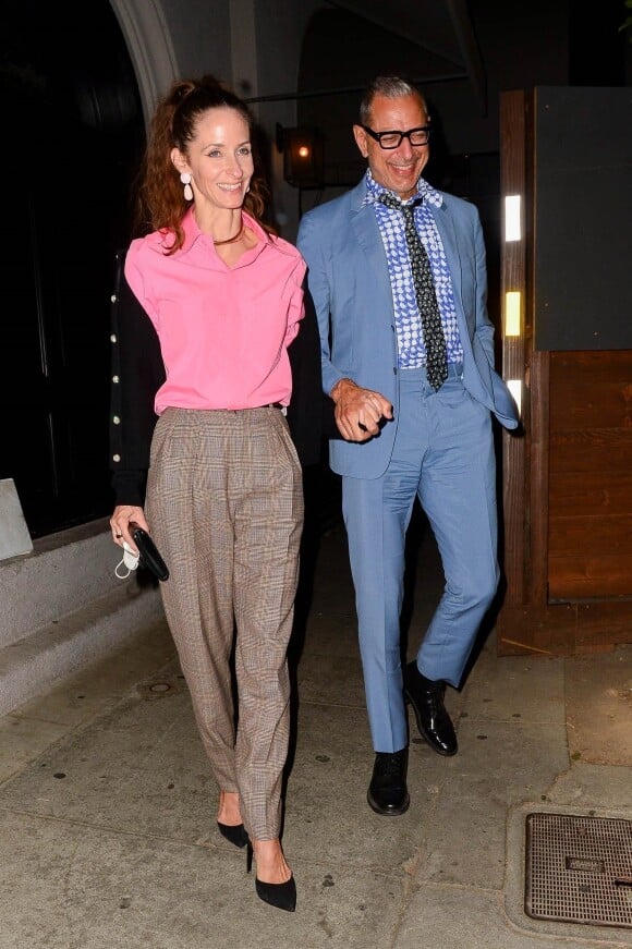 Jeff Goldblum et sa femme Emilie Livingston quittent le restaurant "Craig's" à West Hollywood le 14 octobre 2021.