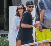 Neymar Jr et sa compagne Bruna Biancardi se prélassent avec des amis au "Fontainebleau Resort" à Miami