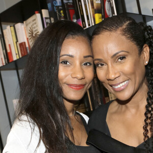 Exclusif - Christine Kelly et sa jeune soeur Gladys - Lancement du livre de Christine Kelly, "Liberté sans expression", à la librairie Gros Calin à Paris. Le 9 juin 2022. © Cédric Perrin / Bestimage