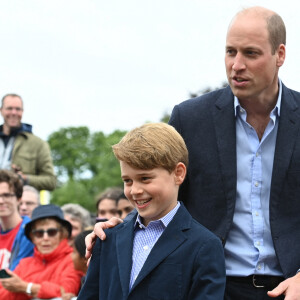 Le prince William, duc de Cambridge, et le prince George de Cambridge en visite au château de Cardiff, Royaume Uni, le 4 juin 2022, à l'occasion du jubilé de platine de la reine d'Angleterre. 