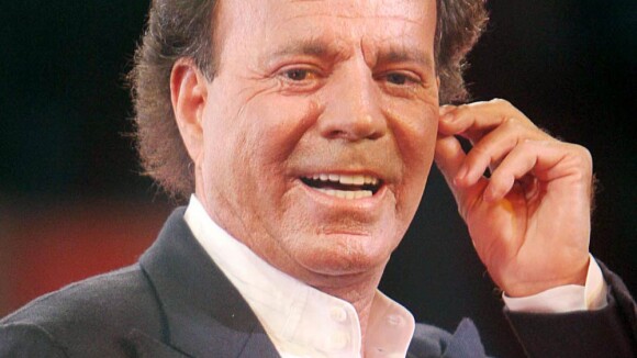 Julio Iglesias, jeune papa, bientôt de nouveau grand-père... de jumelles !