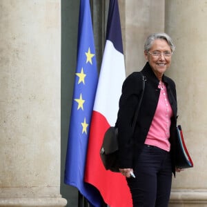 Elisabeth Borne, premiere iminnistre à la sortie du conseil des ministres au palais de l'Elysée, Paris, le 8 juinb 2022. © Stéphane Lemouton / Bestimage
