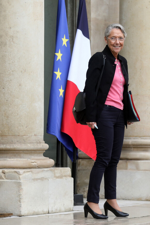 Elisabeth Borne, premiere iminnistre à la sortie du conseil des ministres au palais de l'Elysée, Paris, le 8 juinb 2022. © Stéphane Lemouton / Bestimage