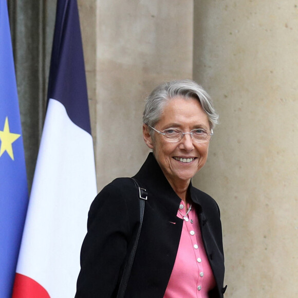 Elisabeth Borne, premiere iminnistre à la sortie du conseil des ministres au palais de l'Elysée, Paris, le 8 juinb 2022. © Stéphane Lemouton / Bestimage