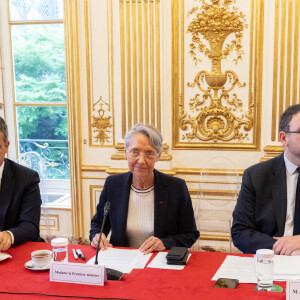 Gérald Darmanin, ministre de l'Intérieur, la Première ministre Elisabeth Borne et Aurélien Rousseau- La Première ministre Élisabeth Borne réunit le gouvernement à Matignon pour "définir les feuilles de route des différents ministres et partager la méthode gouvernementale". Paris. Le 27 mai 2022. © Jacques Wit / Pool / Bestimage 