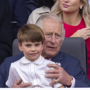 Le prince Charles, prince de Galles, Le prince Louis de Cambridge - Jubilé de platine de la reine Elisabeth II d'Angleterre à Bukingham Palace à Londres, le 5 juin 2022.  Prinz Louis, Prince Charles, "The Platinum Jubilee Pageant" to mark the 70th anniversary of the Queen's reign at Buckingham Palace, London, UK, 5 June 2022. ( DANA-No: 02332961 )