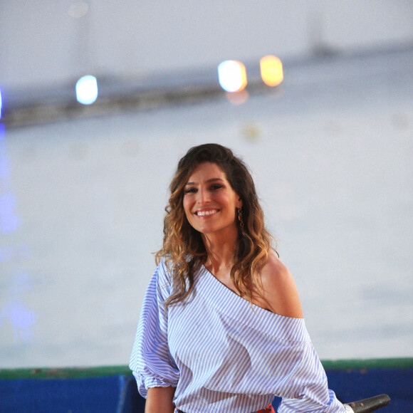 Exclusif - Laury Thilleman - Jour 1 - Enregistrement de l'émission "Tous en Martinique, coeur d'Outremer" au Club Med Les Boucaniers, qui sera diffusée le 11 novembre à 21h05 sur France 3. Le 28 mai 2021 © Veeren / Bestimage L'émission a été tournée peu avant la disparition de J.Desvarieux. Retrouvez, avec plaisir, le fondateur du groupe Kassav' dans une de ses dernières prestations en public. L'occasion de redécouvrir sa voix rocailleuse et le son inimitable de sa guitare qui ont fait danser la planète pendant plus de quarante ans. Pour la première fois en Outre-mer, L.Thilleman et C.Siar vous donnent rendez-vous sous les tropiques pour assister à un show musical totalement inédit : " Tous en Martinique ". D'origine antillaise et parrain de cette première édition dans les Caraïbes, J.Clerc a mobilisé un plateau d'artistes exceptionnel venus de métropole comme des Outre-mer pour proposer un spectacle unique sur une scène en plein air, posée au bord des eaux turquoises de la Martinique et dessinée au milieu d'une cocoteraie. Toutes les générations d'artistes ont répondu à l'appel de J.Clerc et se sont prêtées au jeu des duos et trios inédits en mixant les sonorités et les cultures venues de tous les océans....Enrichies des prestations, hautes en couleur, des groupes de carnaval caribéen et des danseurs venus spécialement de Polynésie. 