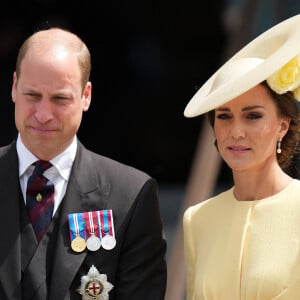 Le prince William, duc de Cambridge, et Catherine (Kate) Middleton, duchesse de Cambridge - Les membres de la famille royale et les invités à la sortie de la messe du jubilé, célébrée à la cathédrale Saint-Paul de Londres, Royaume Uni