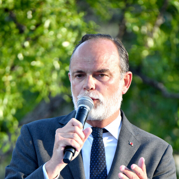 Edouard Philippe, l'ancien premier ministre et chef de file du parti Horizons, à Nice, le 8 juin 2022, pour soutenir les candidats de son parti et de la majorité présidentielle pour les élections législatives. Ici, il est en meeting sur la Coulée Verte, aux côtés de Christian Estrosi, le maire de Nice et des candidats des Alpes Maritimes dont Graig Monetti, candidat dans la 1ère circonscription, contre Eric.Ciotti le député LR sortant.