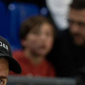 Shakira, son compagnon Gerard Piqué et leurs enfants Sasha, Milan dans les tribunes du match de basket entre le FC Barcelone et San Pablo Burgos à Barcelone le 10 mars 2019. 