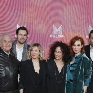 Bérangère Mc Neese, Bruno Sanches, Audrey Fleurot, Mehdi Nebbou et l'équipe de la série HPI - Photocall de la soirée d'ouverture du Festival Séries Mania à Lille. Le 18 mars 2022 © Christophe Aubert via Bestimage