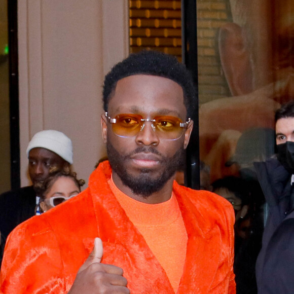 Dadju à la sortie du défilé Gaultier Haute-Couture Printemps/Eté 2022 dans le cadre de la Fashion Week de Paris, France, le 26 janvier 2022. © Veeren-Clovis/Bestimage 